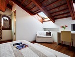La Castle Room 11 � un po' pi� piccola delle altre, ma offre vedute mozzafiato sul borgo di Marostica da tutte le sue finestre