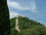 Enormi mura medievali abbracciano il profilo del colle e circondano tutto il borgo antico. Sono visibili da chilometri di distanza, da qualunque parte ci si avvicini a Marostica