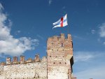 Mel & Mirra from Florida - a flag in Marostica's castle