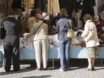 Eva from Sweeden - Italian ladies at the market in Marostica